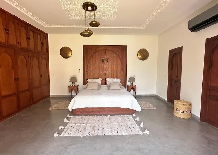 Villa Scil De Luxe, Piscine Chauffee, 3 Suites, Hamam, Jacuzzi Exterieur, Salle De Sport, Service Baby Sitter, Option Gouvernante, Vue Sur L\'Atlas, Parkings Prive, Pas De Vis A Vis !